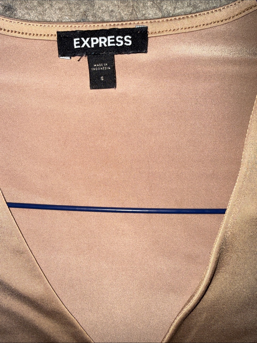 Express Beige V-Neck Short Sleeve Top - Picture 3 of 3